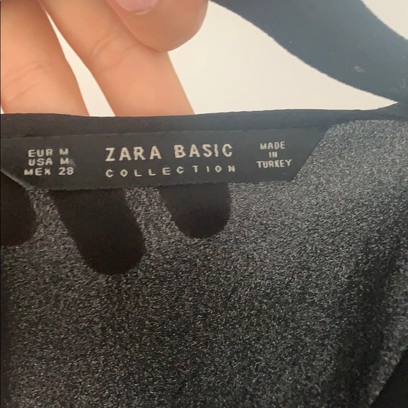 NWOT Zara black tank top with v cut in the front - Picture 4 of 4